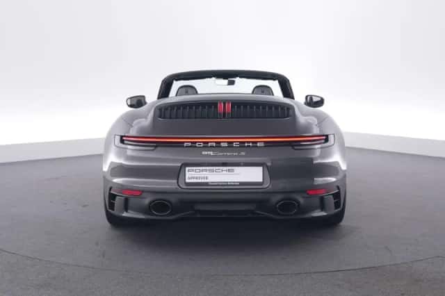 Porsche 911 (2021) thumbnail 4