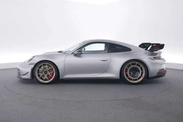 Porsche 911 (2024) thumbnail 2