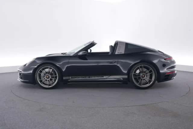 Porsche 911 (2024) thumbnail 2