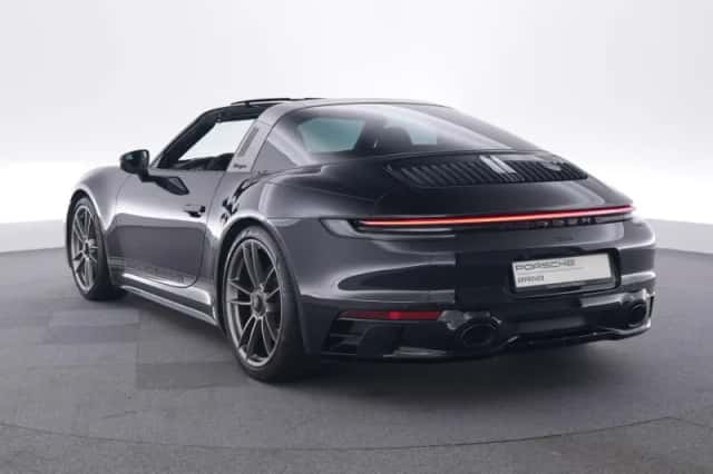 Porsche 911 (2024) thumbnail 3