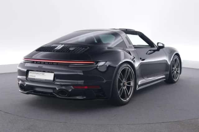 Porsche 911 (2024) thumbnail 5