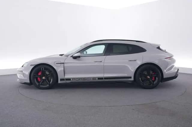 Porsche Taycan (2024) thumbnail 2