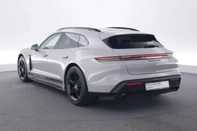 Porsche Taycan (2024) thumbnail 3