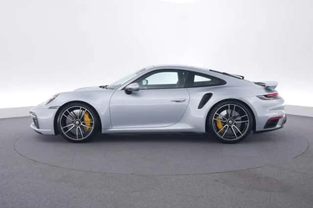 Porsche 911 (2022) thumbnail 2