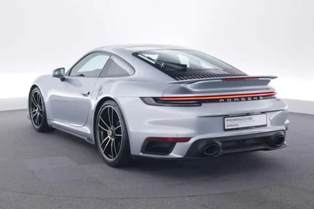 Porsche 911 (2022) thumbnail 3