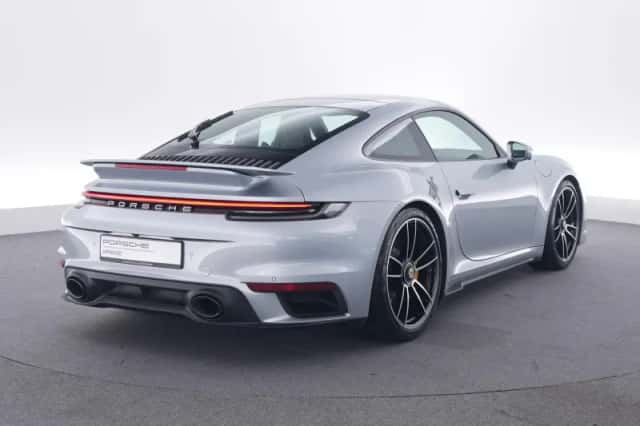 Porsche 911 (2022) thumbnail 5