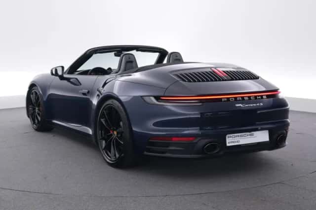 Porsche 911 (2020) thumbnail 3