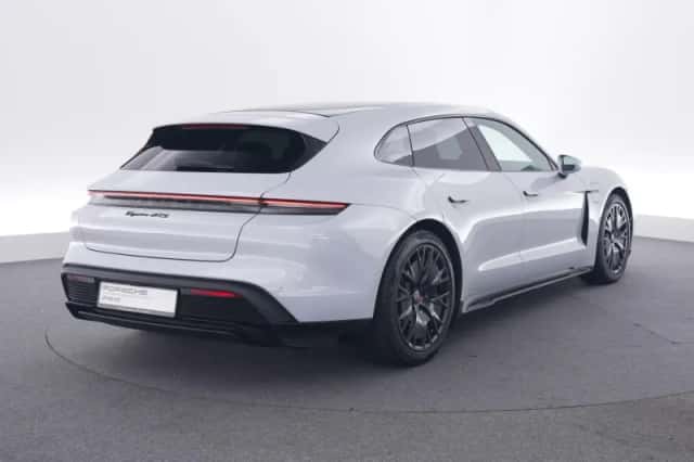 Porsche Taycan (2023) thumbnail 5