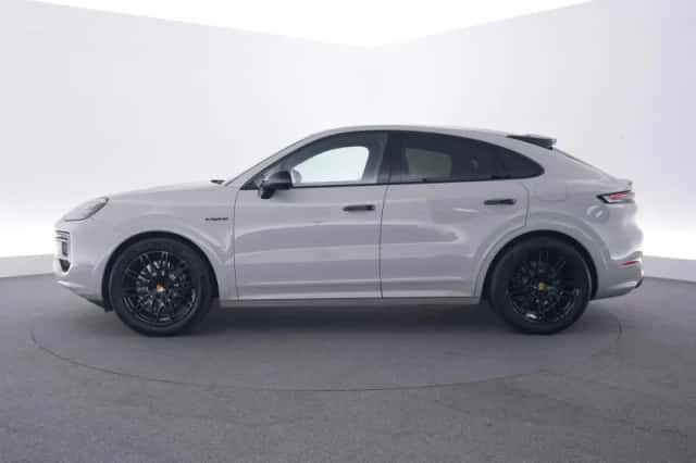 Porsche Cayenne (2024) thumbnail 2
