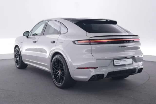 Porsche Cayenne (2024) thumbnail 3