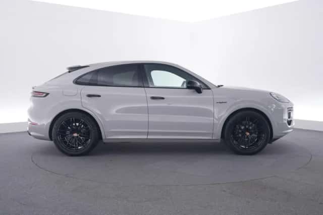 Porsche Cayenne (2024) thumbnail 6