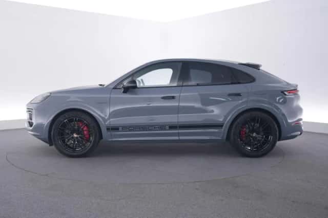 Porsche Cayenne (2025) thumbnail 2