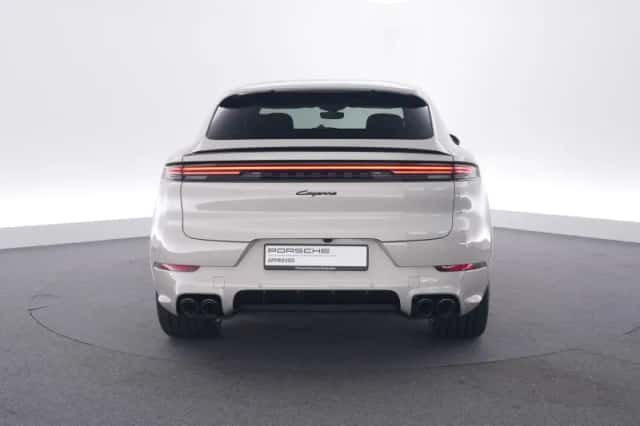 Porsche Cayenne (2023) thumbnail 4