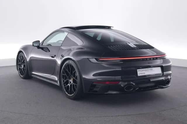 Porsche 911 (2023) thumbnail 3