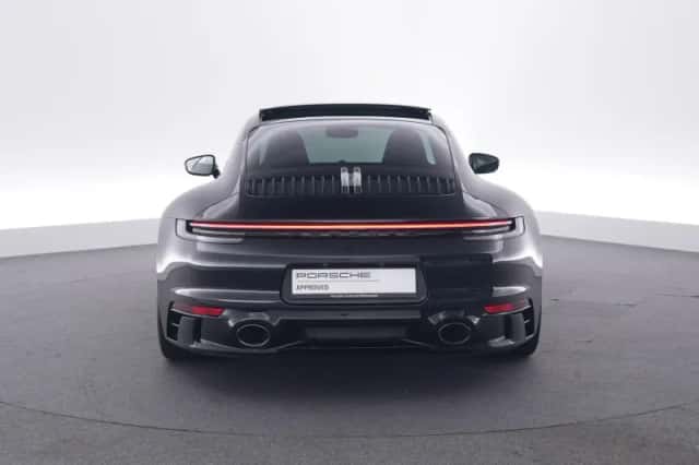 Porsche 911 (2023) thumbnail 4
