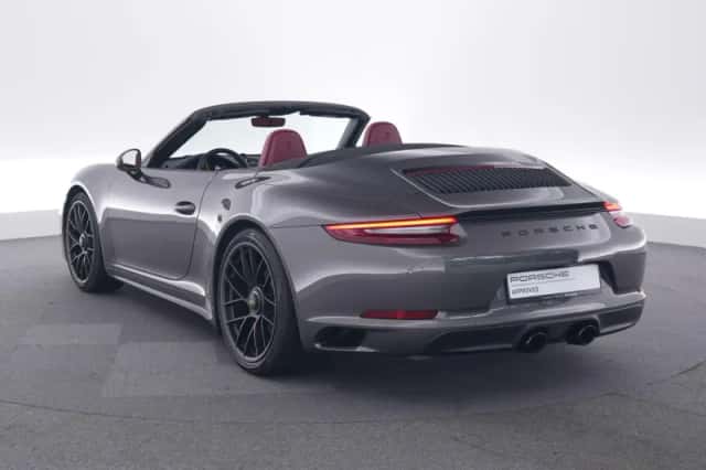 Porsche 911 (2018) thumbnail 3