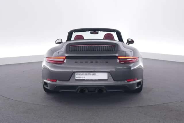 Porsche 911 (2018) thumbnail 4