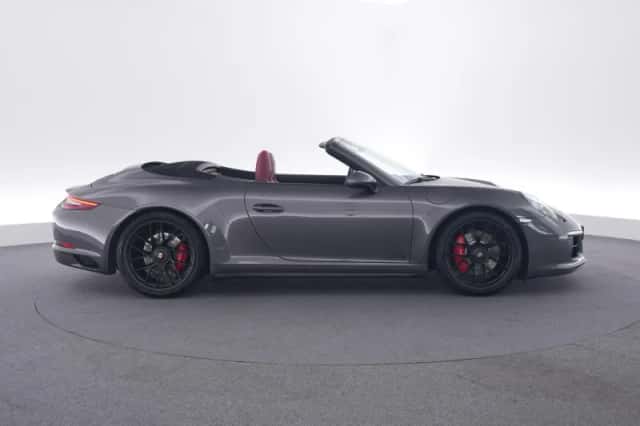 Porsche 911 (2018) thumbnail 6