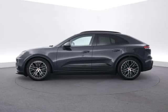 Porsche Macan (2025) thumbnail 2