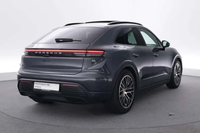 Porsche Macan (2025) thumbnail 5