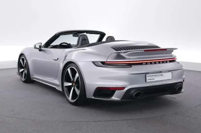Porsche 911 (2021) thumbnail 3