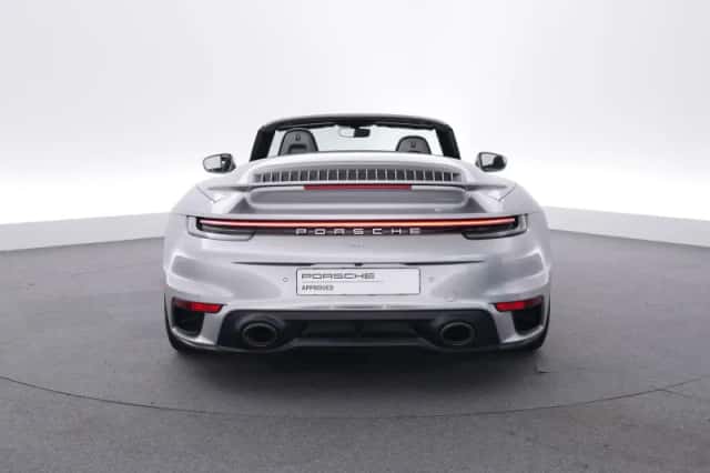 Porsche 911 (2021) thumbnail 4