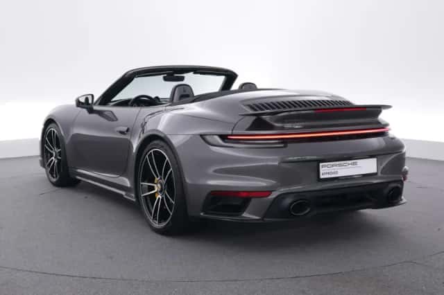 Porsche 911 (2021) thumbnail 3