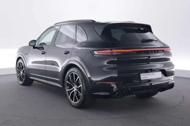 Porsche Cayenne (2026) thumbnail 3
