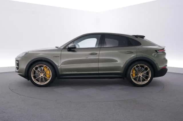Porsche Cayenne (2024) thumbnail 2