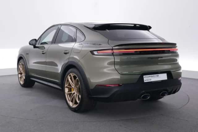 Porsche Cayenne (2024) thumbnail 3