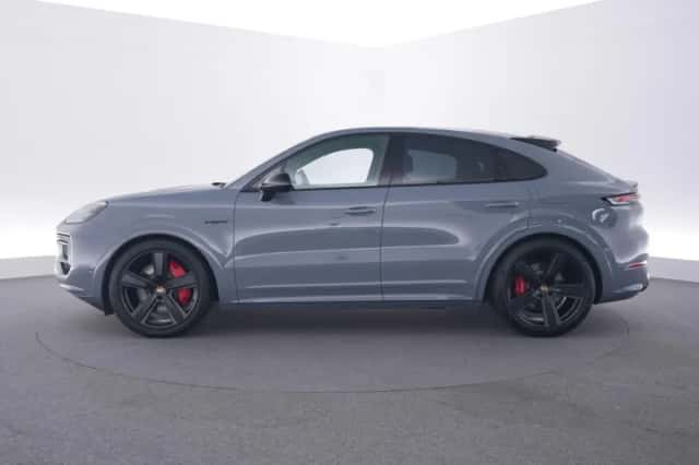 Porsche Cayenne (2025) thumbnail 2