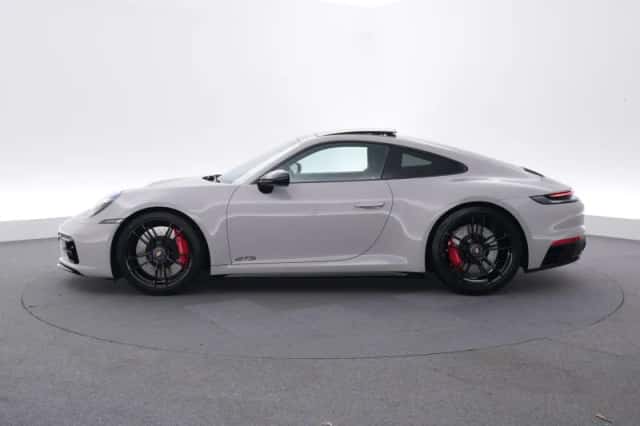 Porsche 911 (2023) thumbnail 2