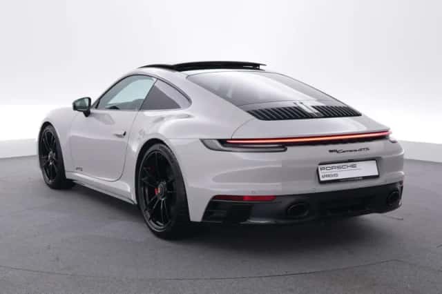 Porsche 911 (2023) thumbnail 3