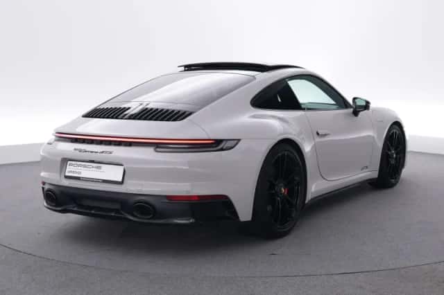 Porsche 911 (2023) thumbnail 5