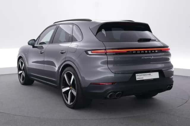 Porsche Cayenne (2024) thumbnail 3