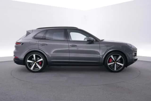 Porsche Cayenne (2024) thumbnail 6