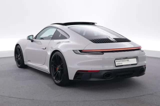 Porsche 911 (2023) thumbnail 3