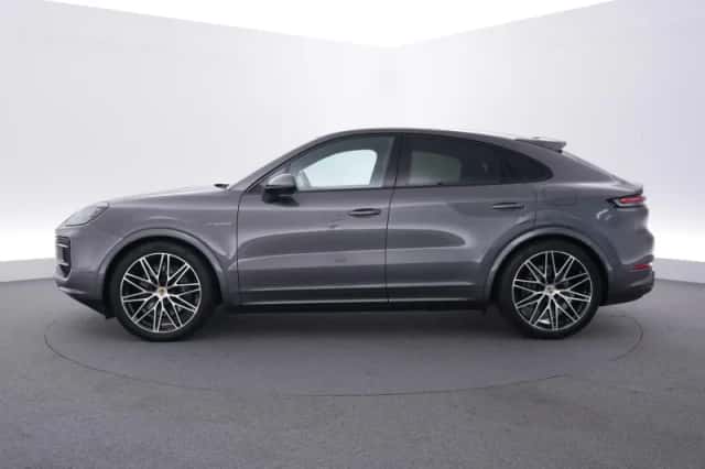 Porsche Cayenne (2025) thumbnail 2