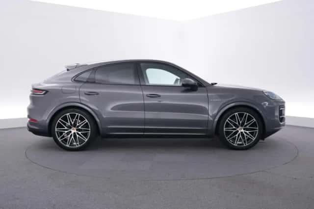 Porsche Cayenne (2025) thumbnail 6