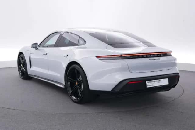 Porsche Taycan (2022) thumbnail 3
