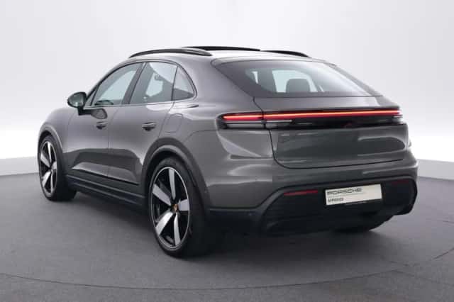 Porsche Macan (2025) thumbnail 3