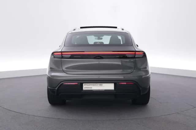 Porsche Macan (2025) thumbnail 4