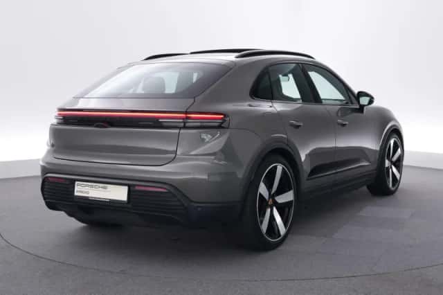 Porsche Macan (2025) thumbnail 5