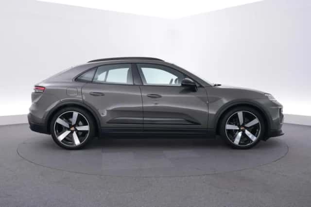 Porsche Macan (2025) thumbnail 6