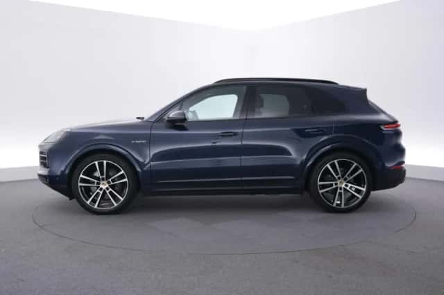 Porsche Cayenne (2024) thumbnail 2