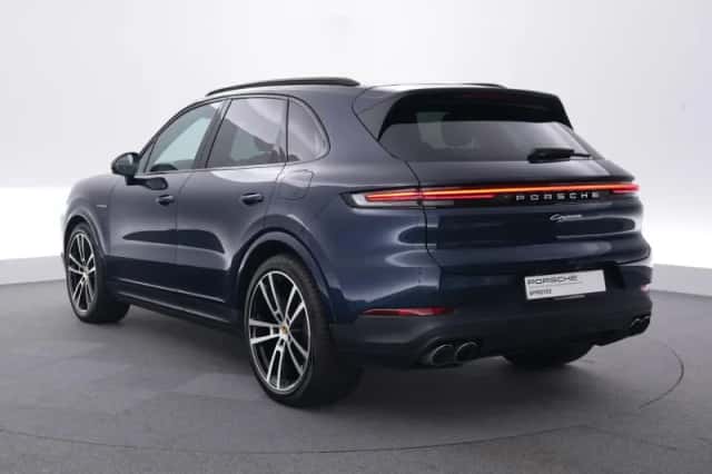 Porsche Cayenne (2024) thumbnail 3