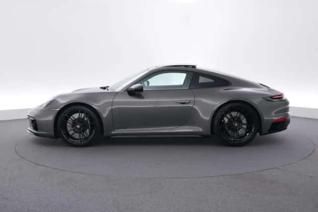Porsche 911 (2022) thumbnail 2