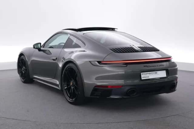 Porsche 911 (2022) thumbnail 3