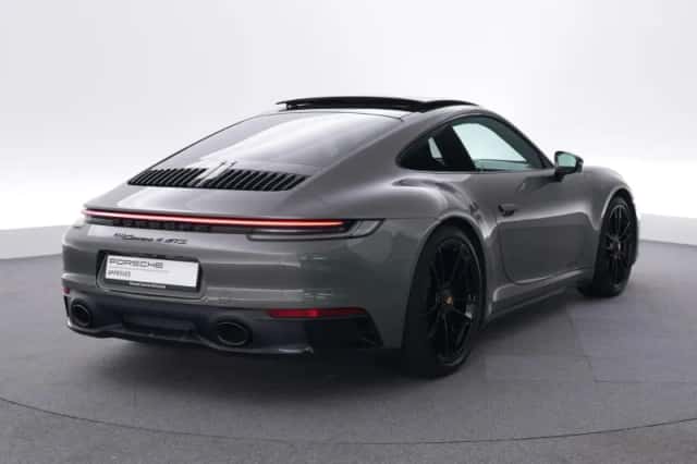 Porsche 911 (2022) thumbnail 5
