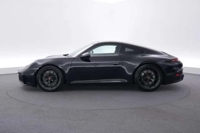 Porsche 911 (2025) thumbnail 2